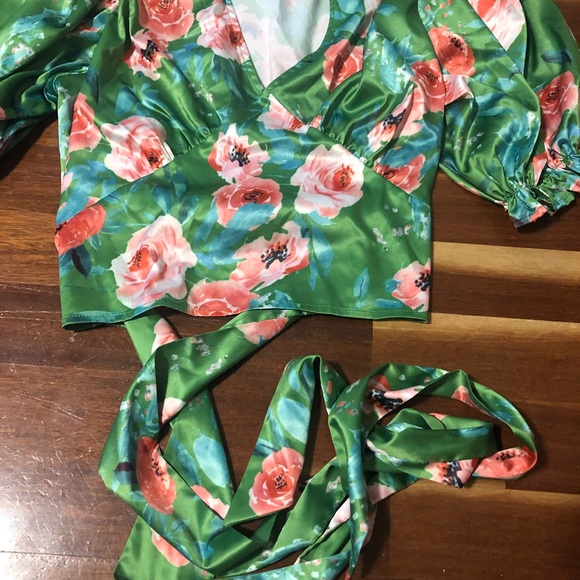 Kourt Green Flower Silky Top - Picture 8 of 8